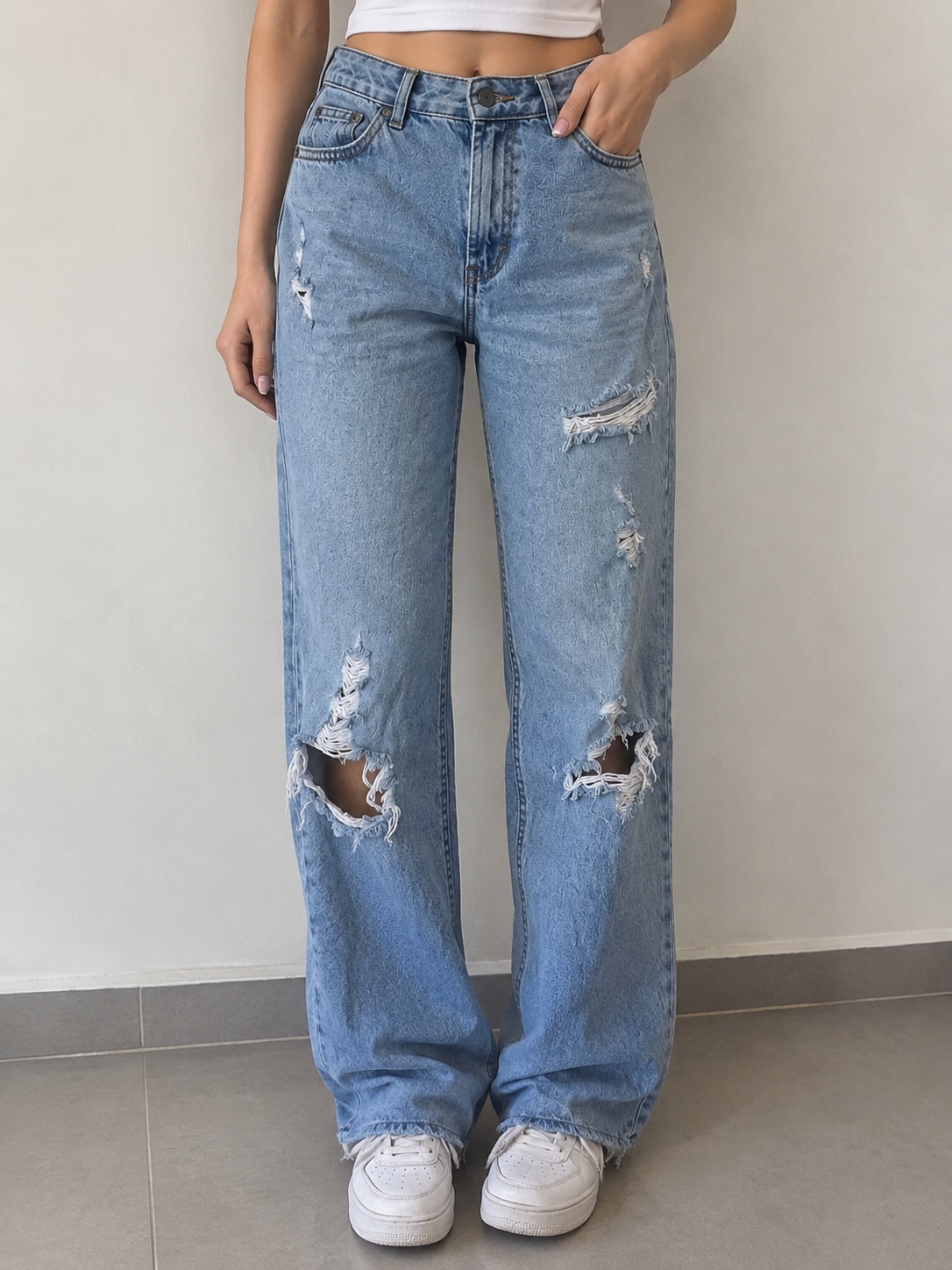 Jean femme bleu clair déchiré – Coupe large🩵