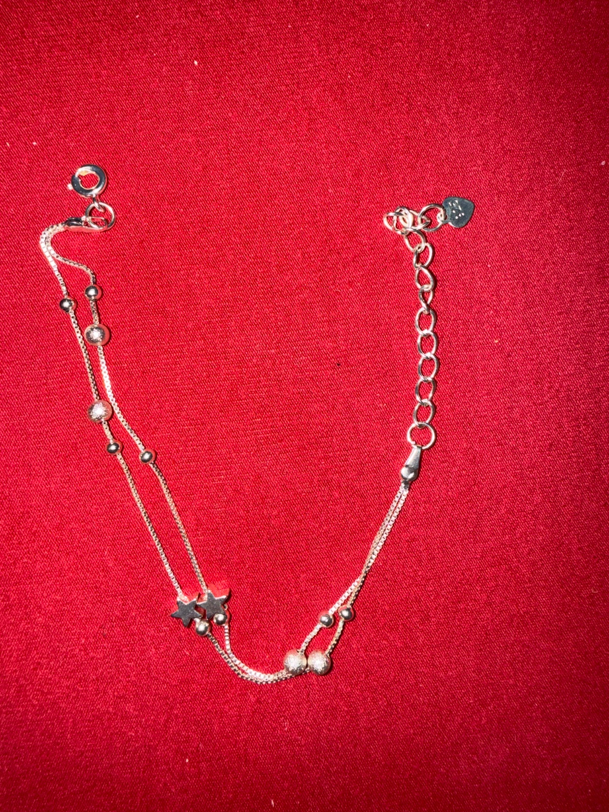 Bracelet argenté à étoiles et perles ✨