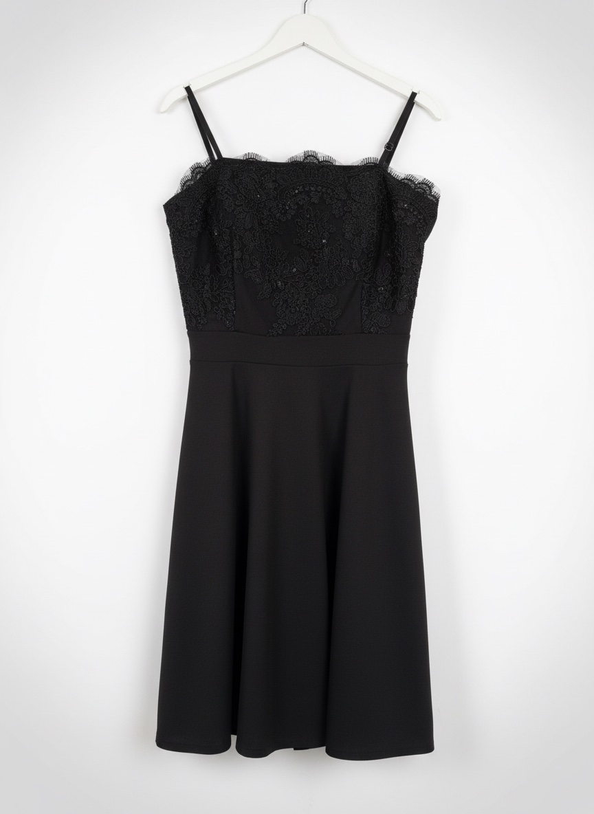 Robe noire a bretelles 