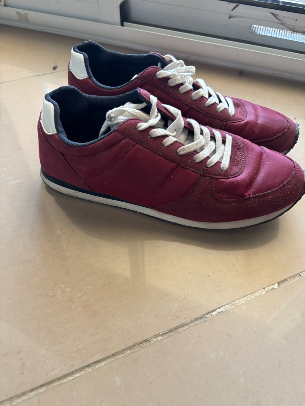 Baskets homme taille 43 en tres bon etat 