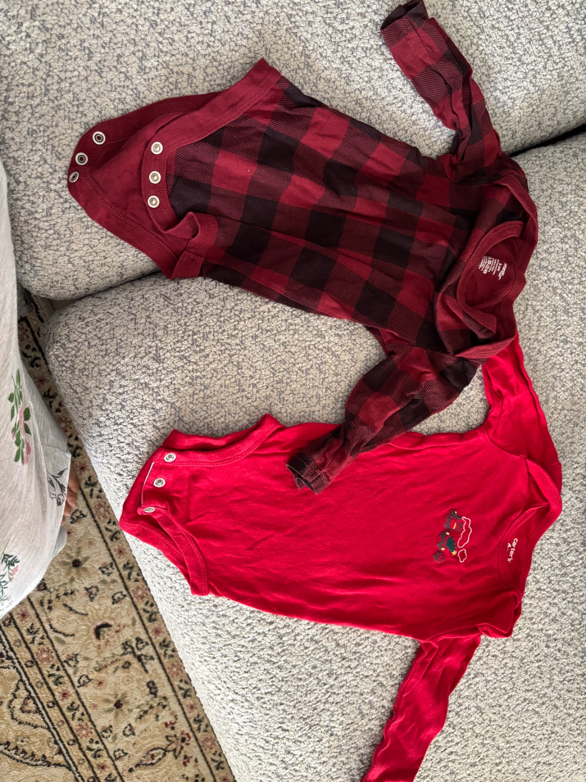 Lor des deux bodys 6 mois tres bon etat 