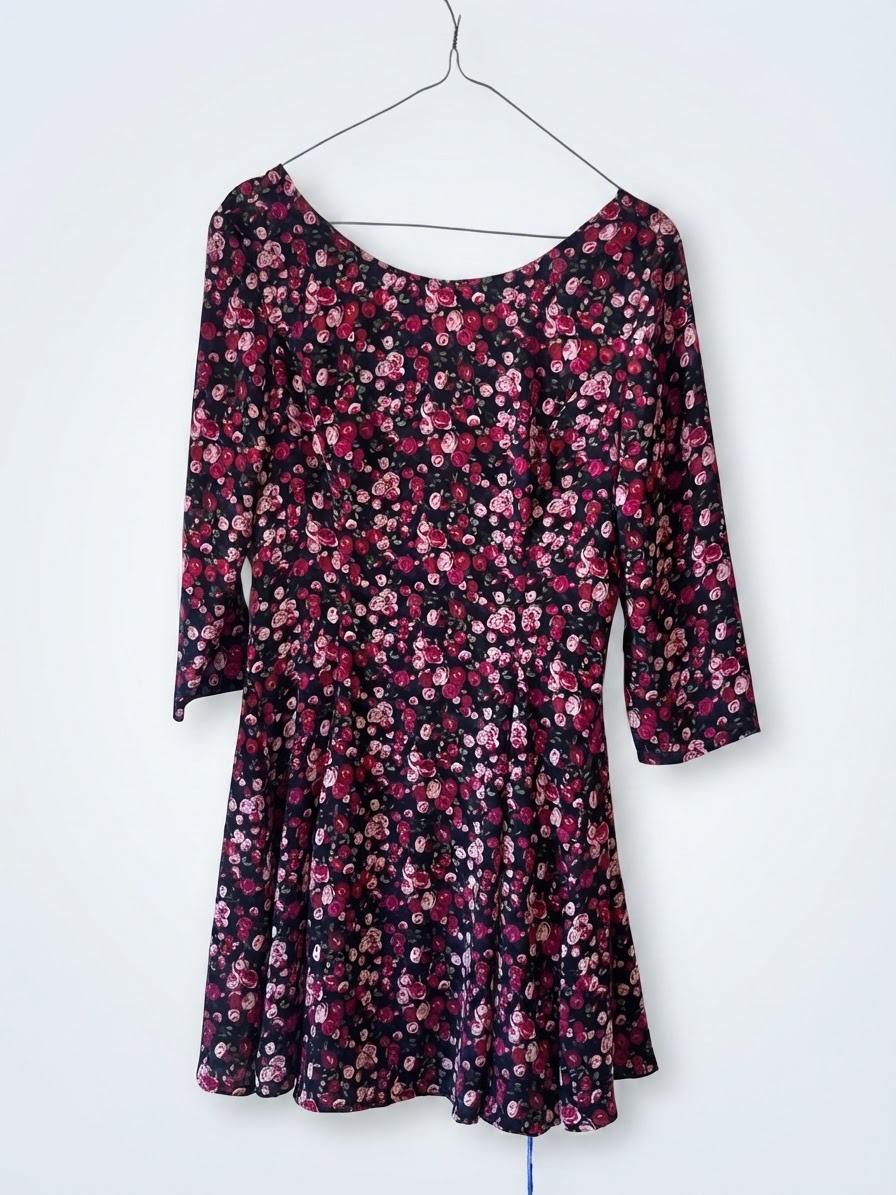 Robe fleurie de la marque BERSHKA