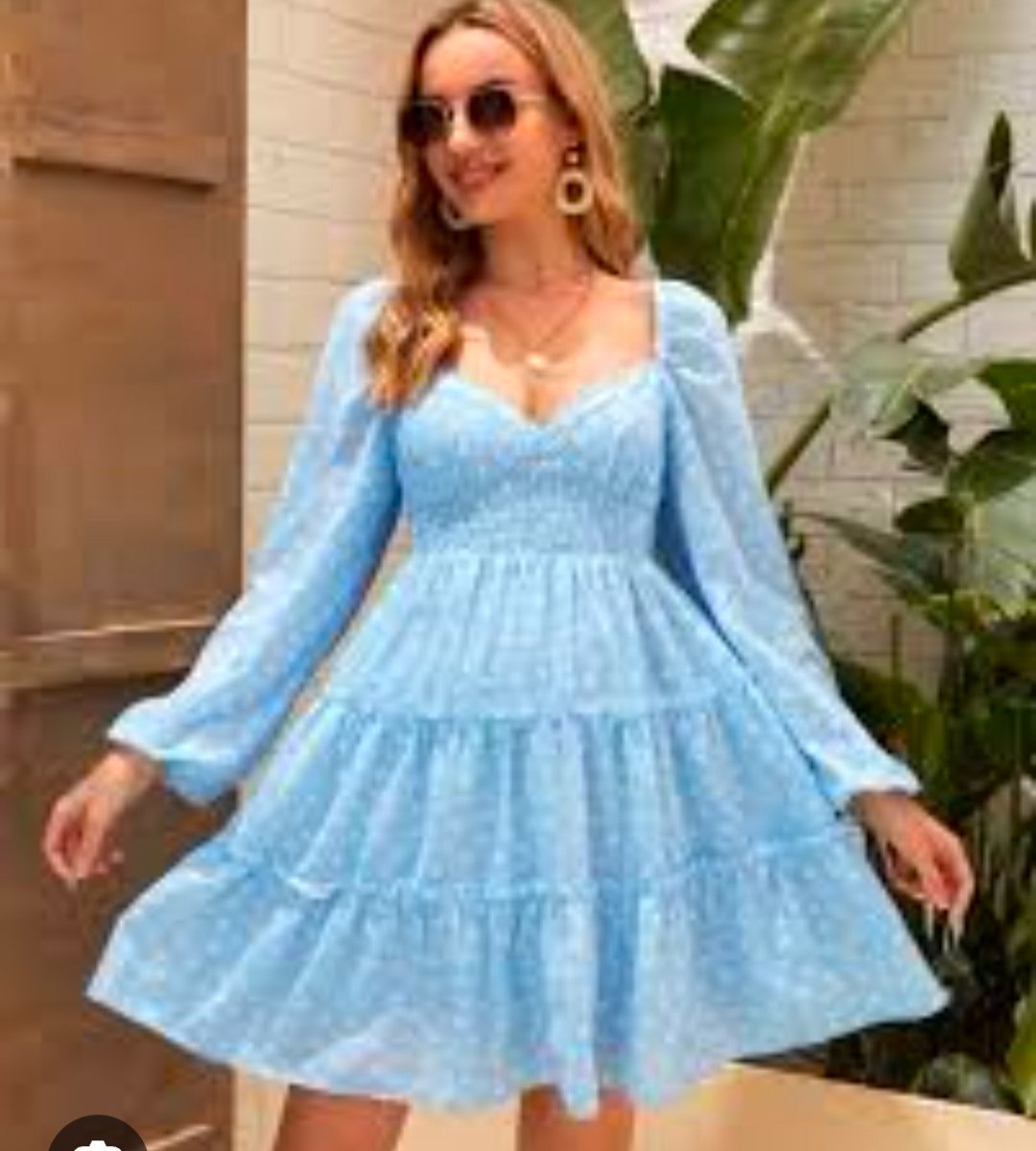 Robe belu avec des petits fleur en blanc 