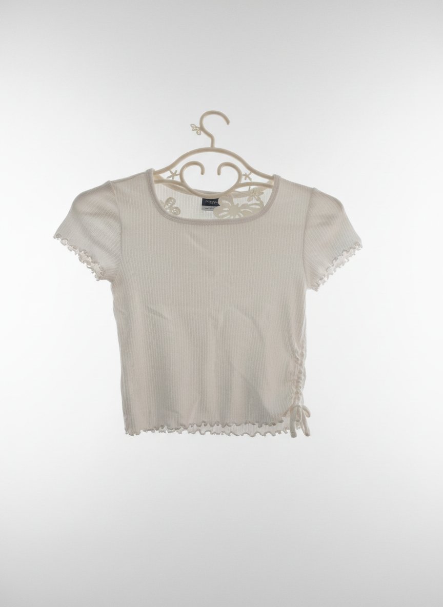Pull blanc court et ajustée