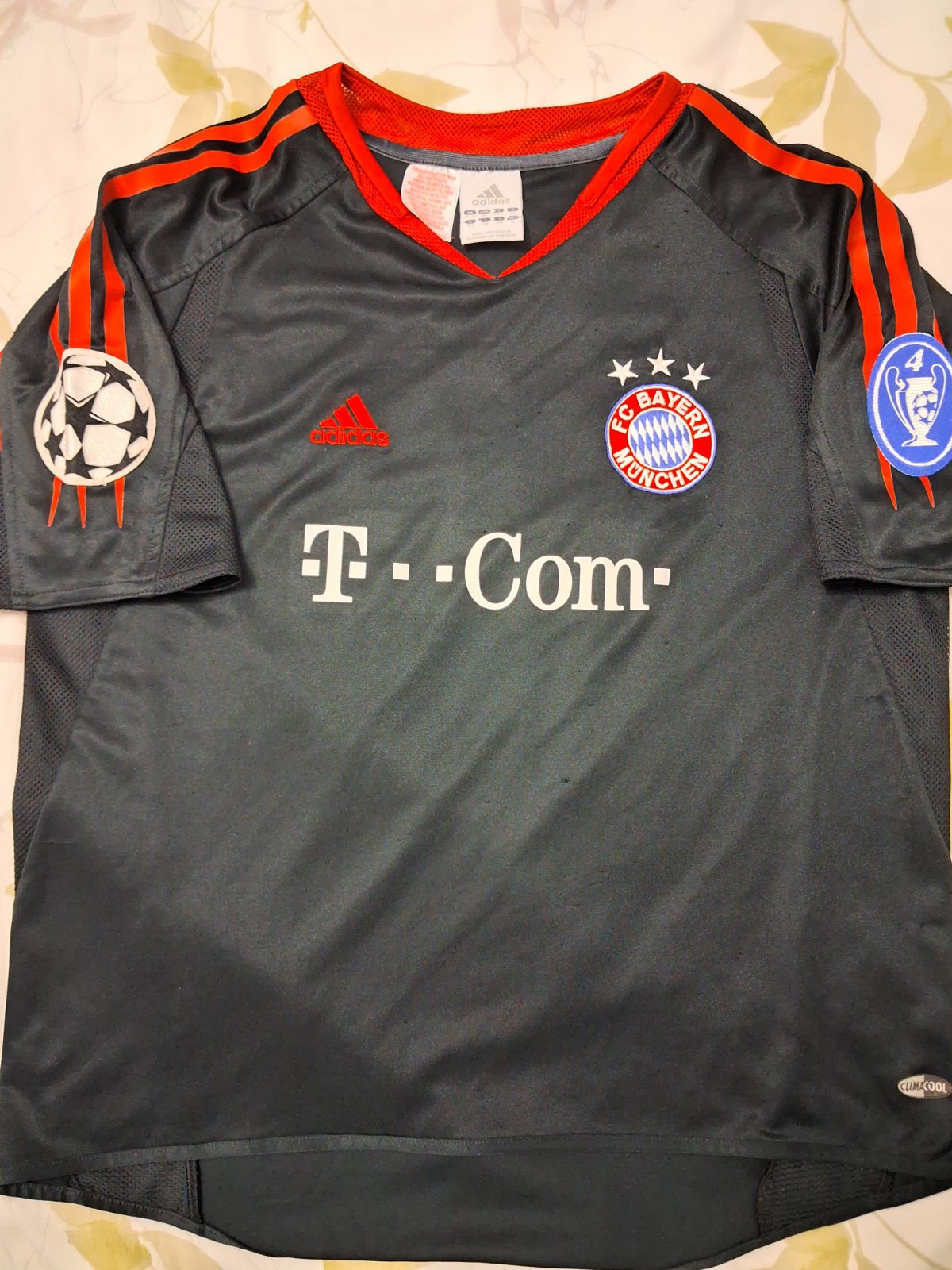. Maillot Vintage FC Bayern München — Avec Patchs Champions League 
