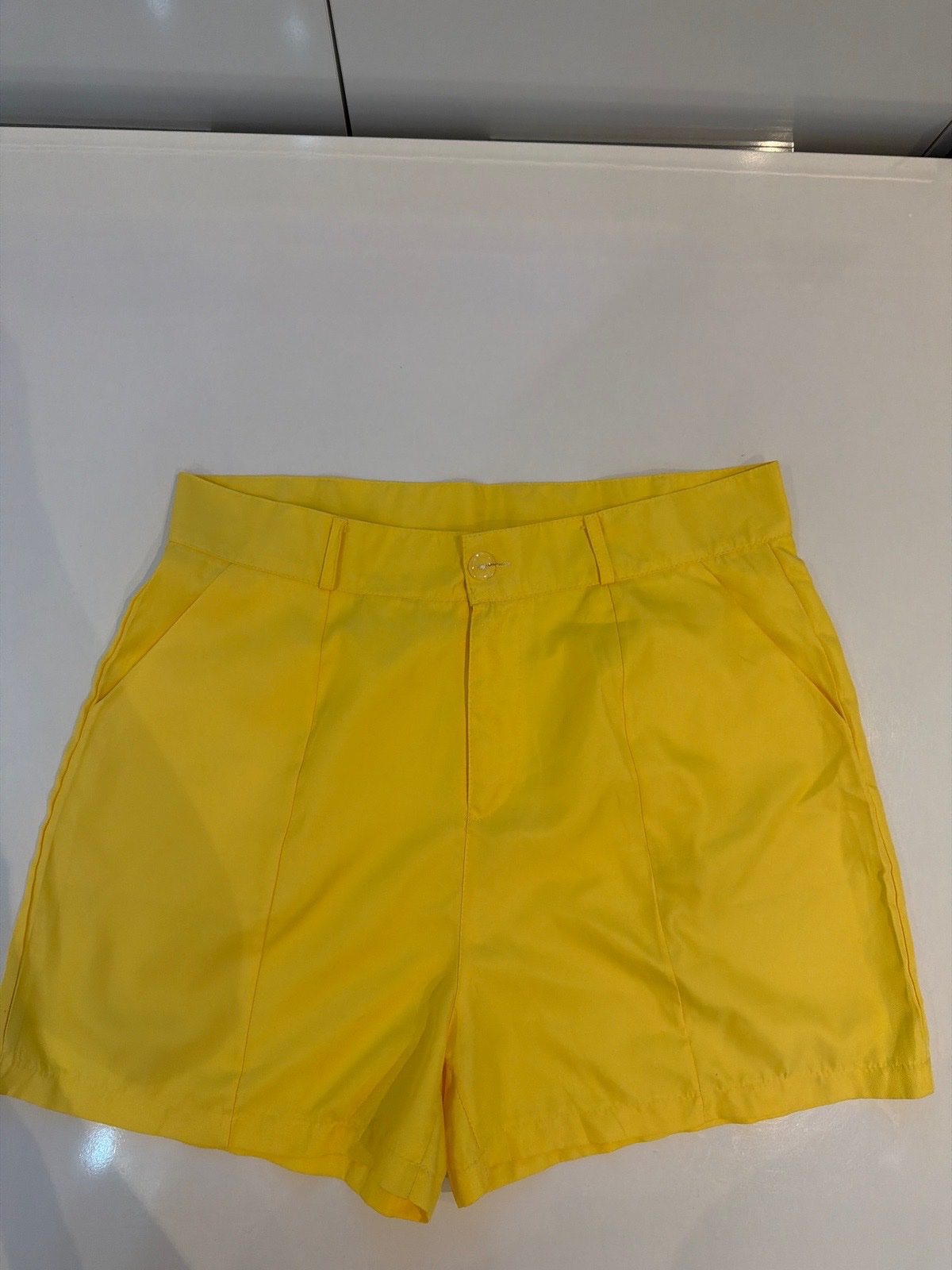 Short jaune 