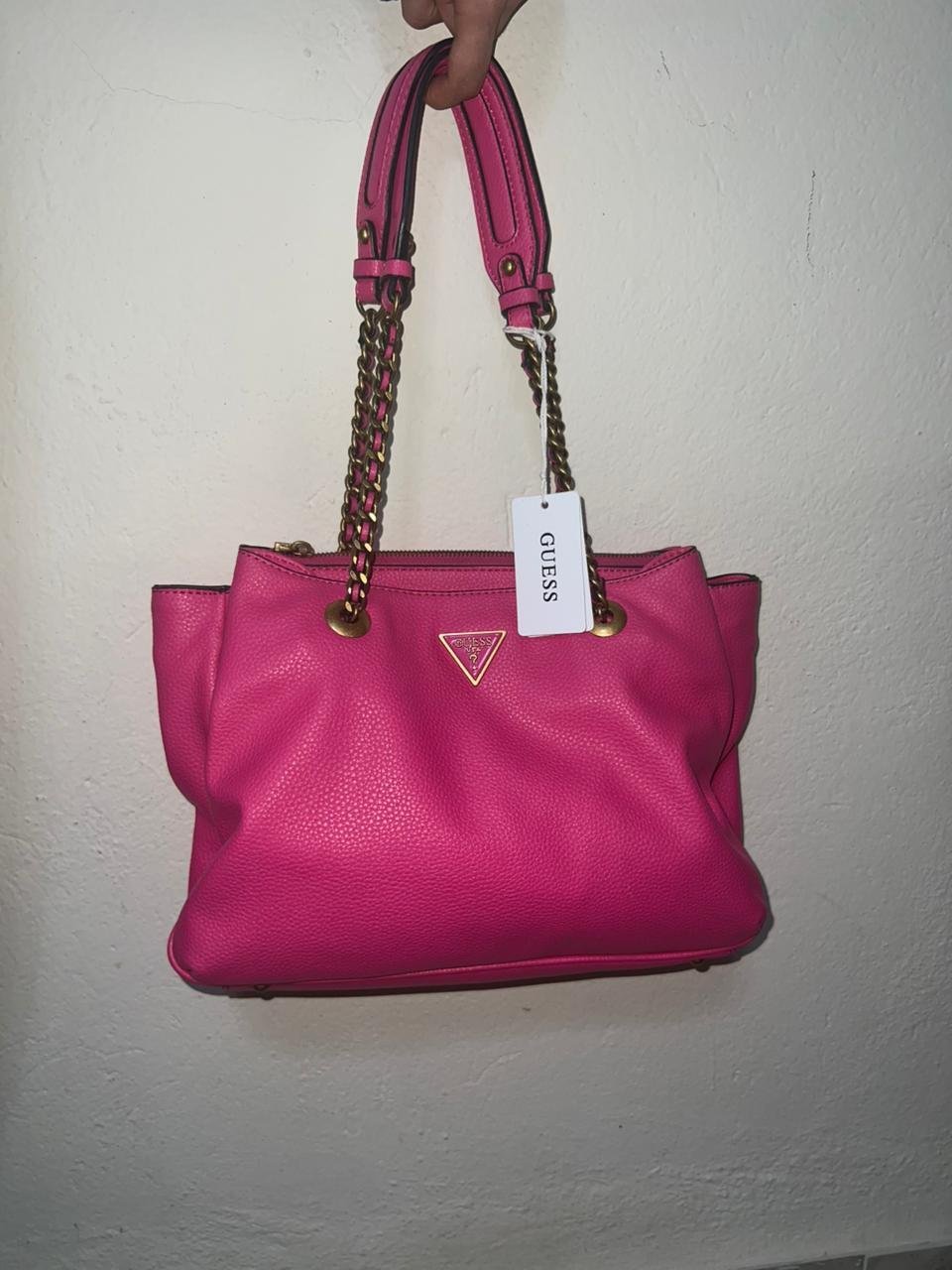 GUESS sac à épaule Becci Girlfriend Shoulder Bag Magenta