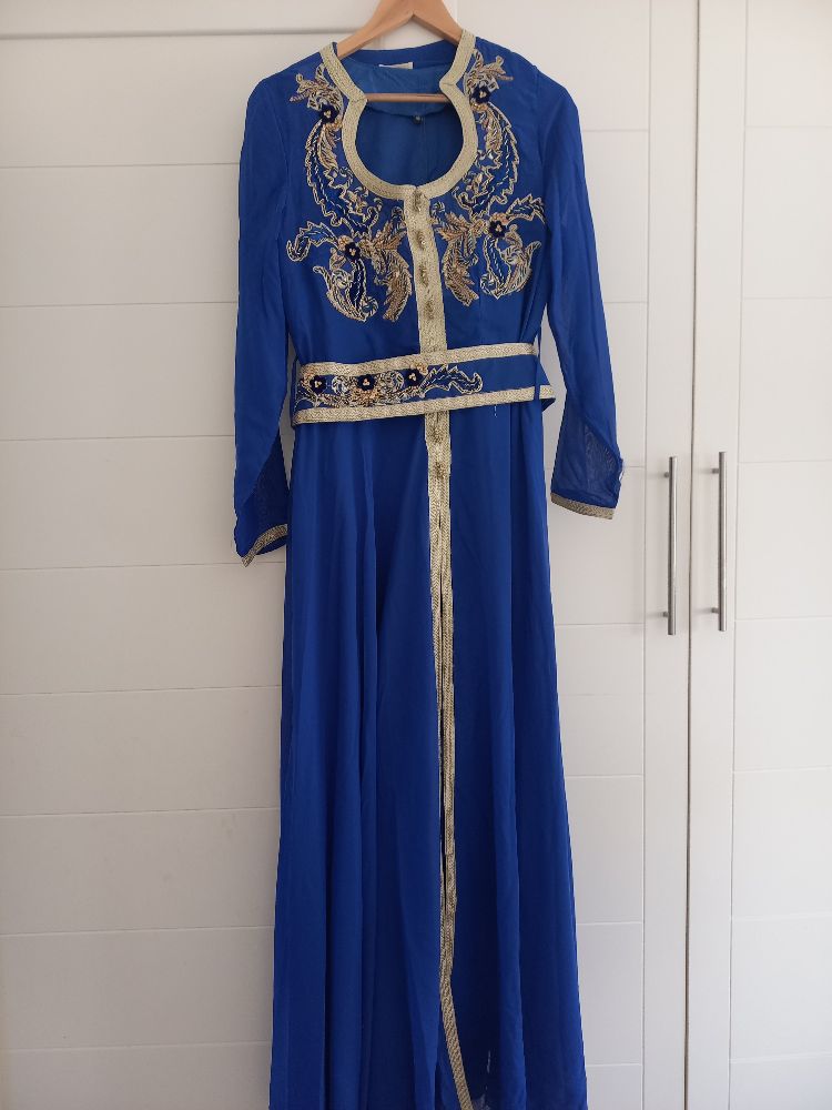 Un caftan bleu 