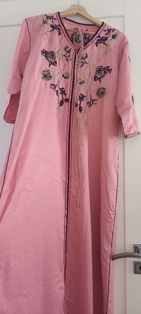 Un caftan rose