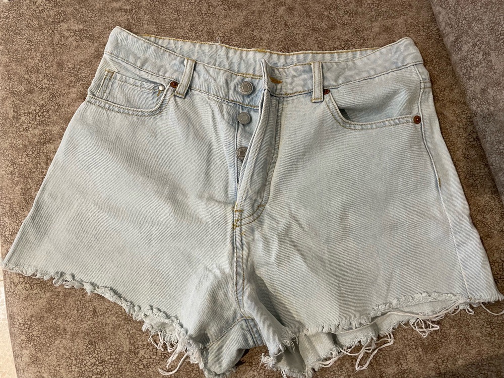 Short denim