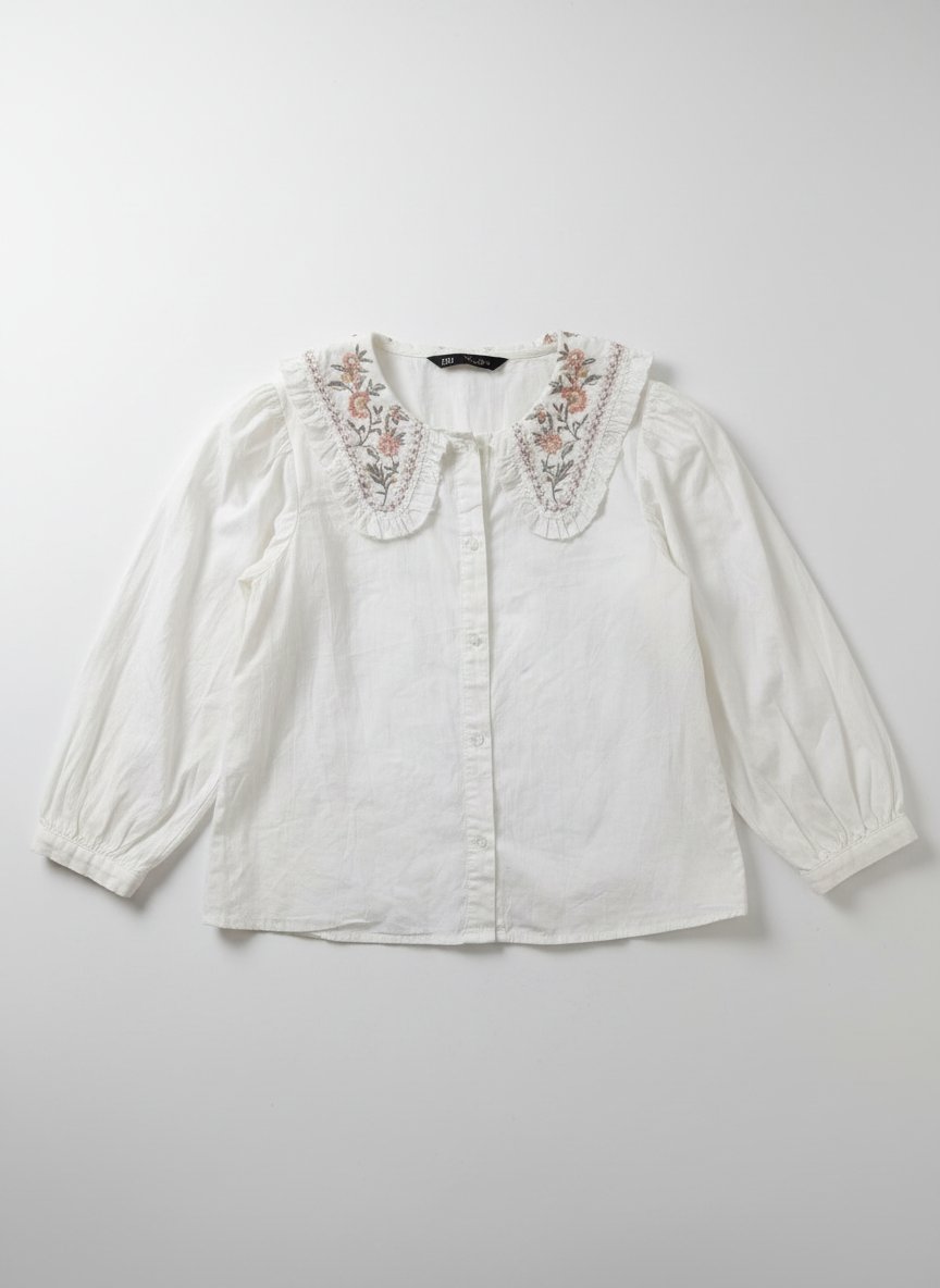 Chemise ZARA avec cole Claudine orné d'une fine broderie  et manches bouffantes 