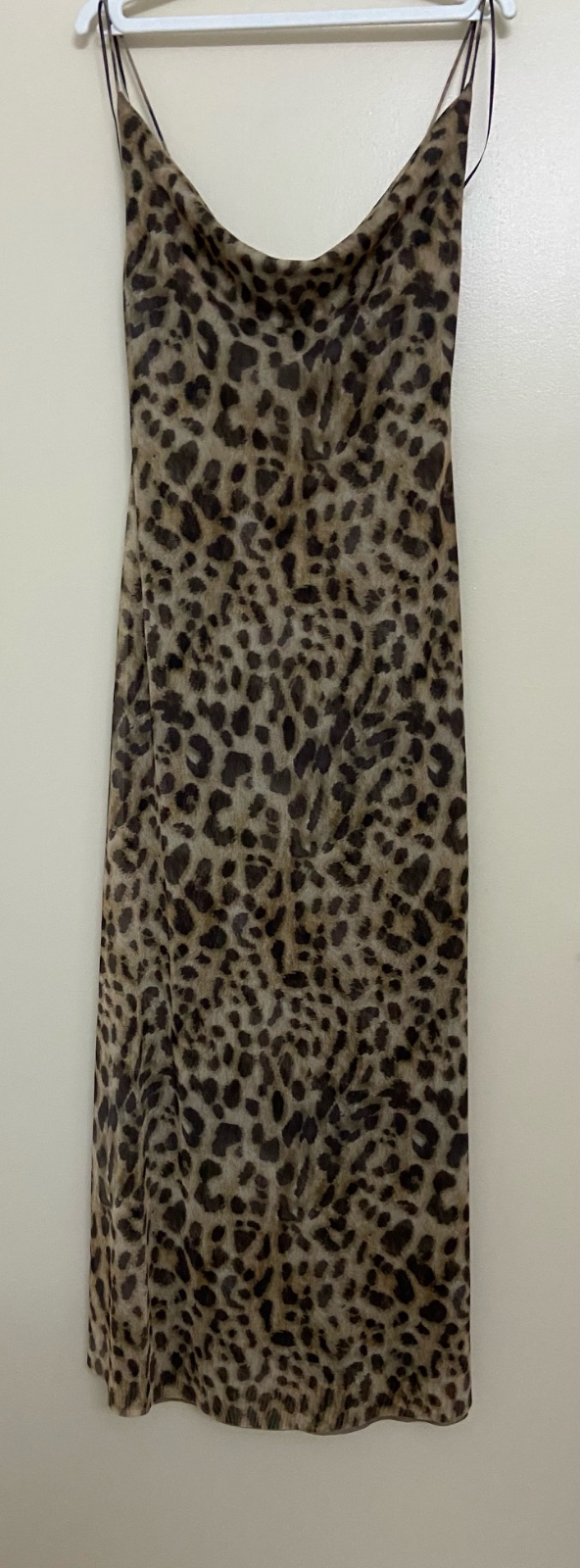 Zara robe longue bretelle  taille m neuf  sans etiquette tigré