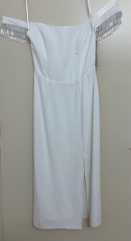 Robe de fiançaille avec etiquette importé de turquie acheté à 400 dt