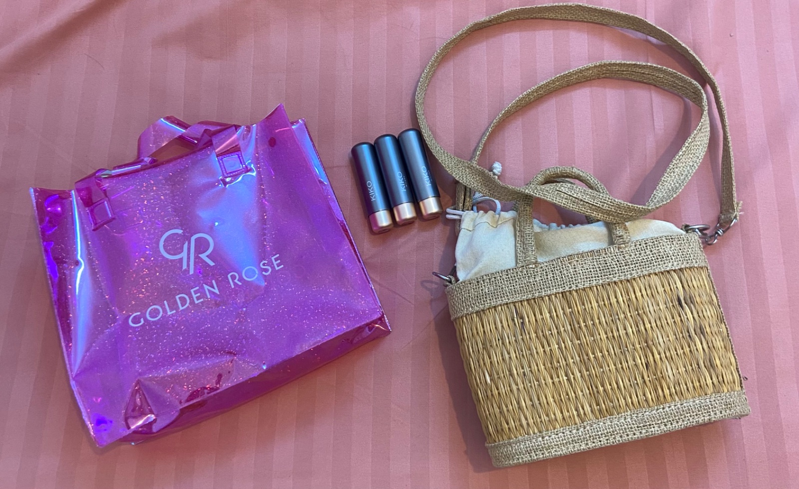 Lot de Sac golden rose +petite couffin + 3 rouge à levres jdod kiko couleurs tendance 