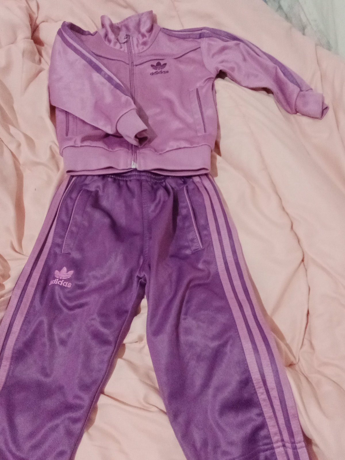 Survêtement Adidas tres peut porté 
