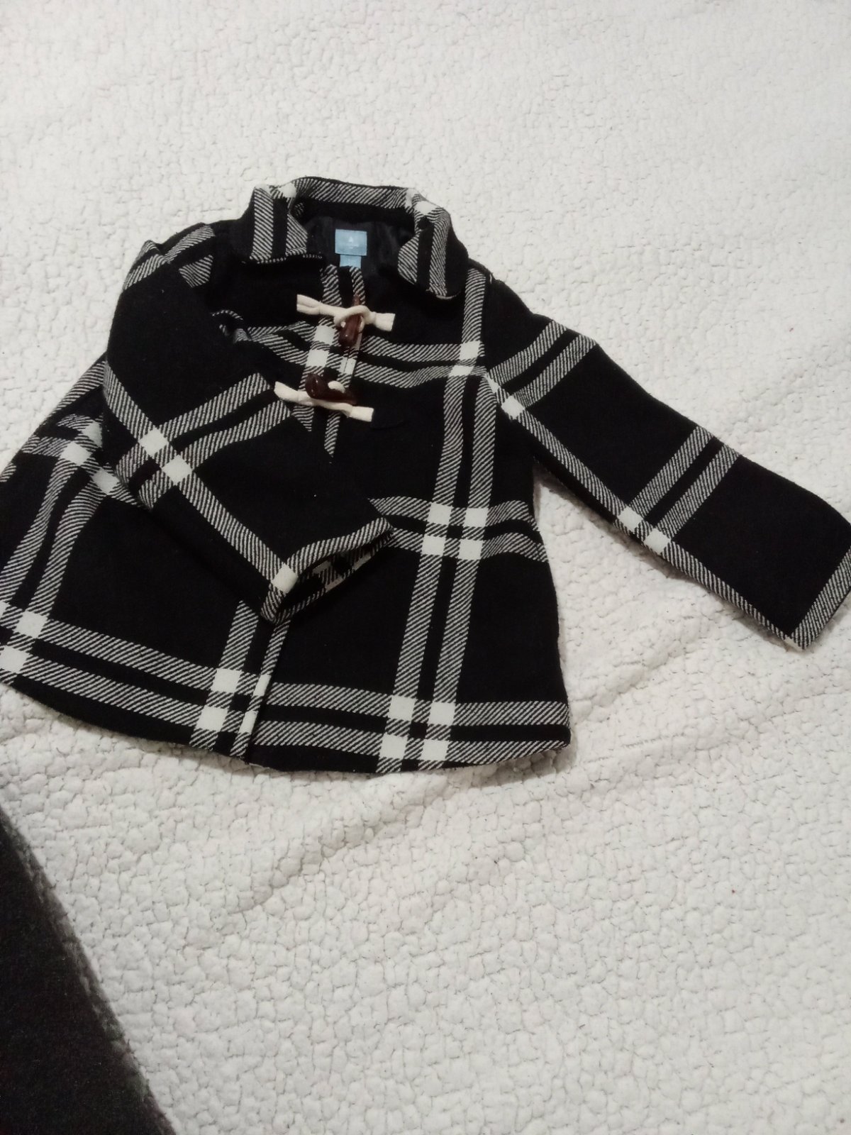 Monteau cachemire de marque Gap enfant importé , tres peut porté etat neuf taille 4 ans 