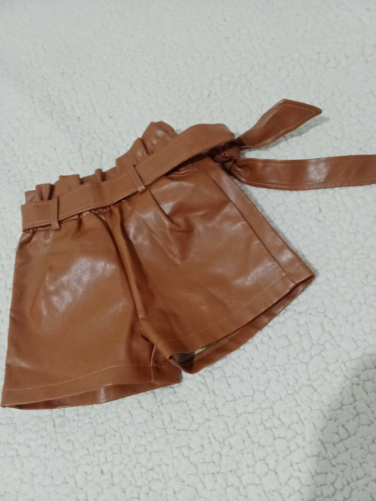 Short semie cuir taille 3 ans