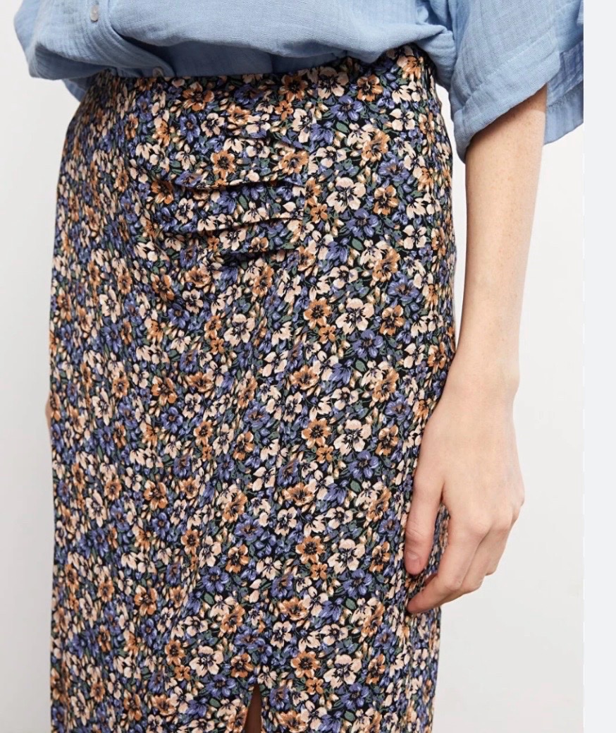Jupe midi avec une fente en avant 