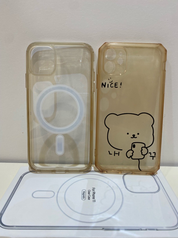 Lot de 2 cases iphone_11 à 25 DT 🤍