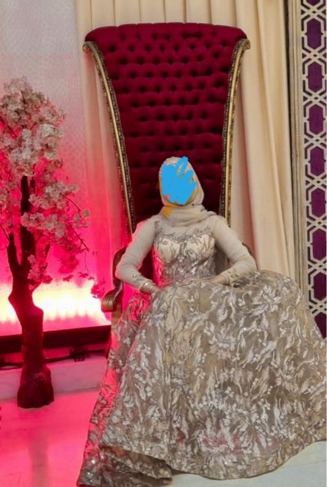 Robe  soirée ou fiançailles avec manche ou bl wa9af très chic