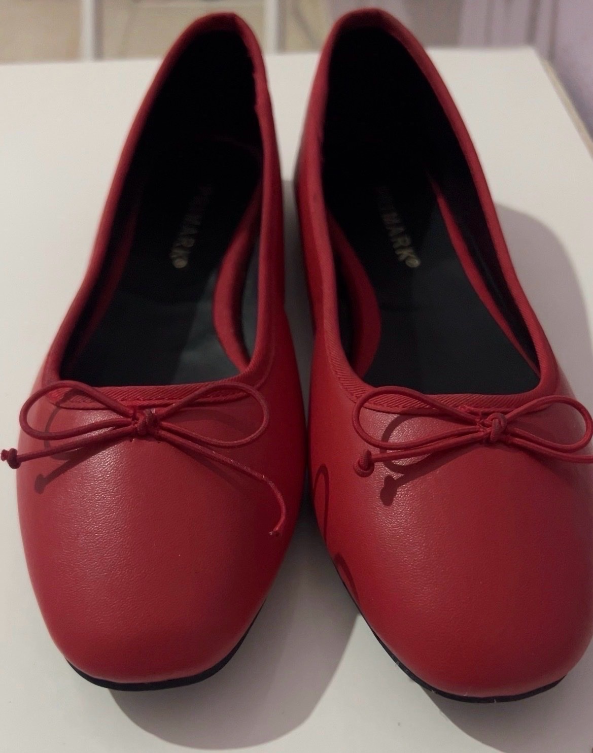 Ballerine rouge ❤️.    ACHETEZ POUR 200 DT ET RECEVEZ UN BON D'ACHAT DE 50 DT!🎁🎁🎁🎁🎁🎁🎁🎁🎁