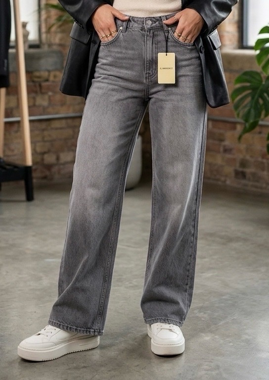Pantalon jean gris ( kractére) 