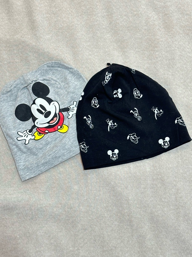 Deux bonnets 