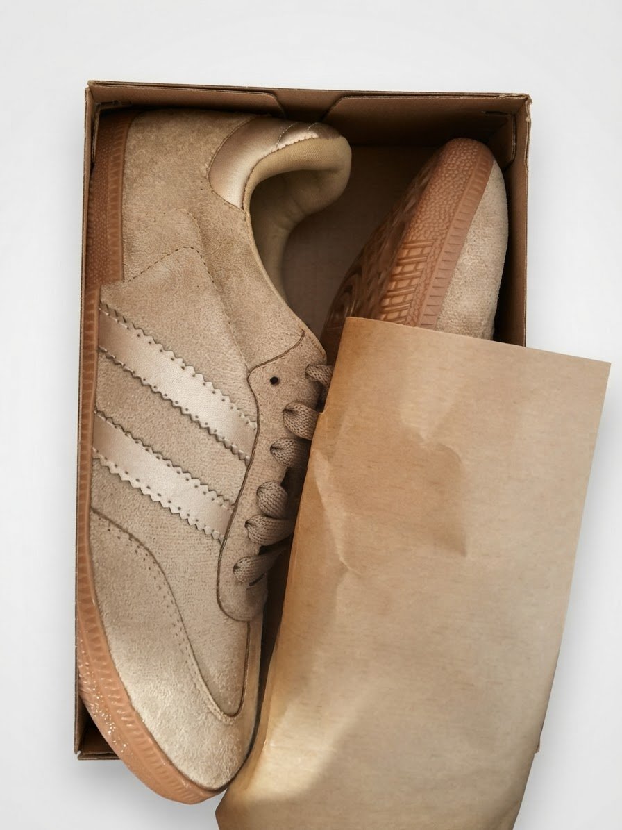 Le prix pour les trois paires ensemble (chaussures neuves).