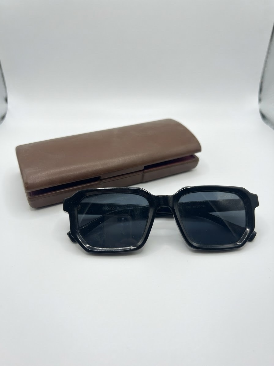 Lunettes de soleil noires avec étui de protection + box marron 