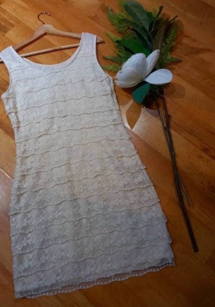 Deux ✌ robe en dentelle marque zara - body flirt en très bon état zéro défaut 