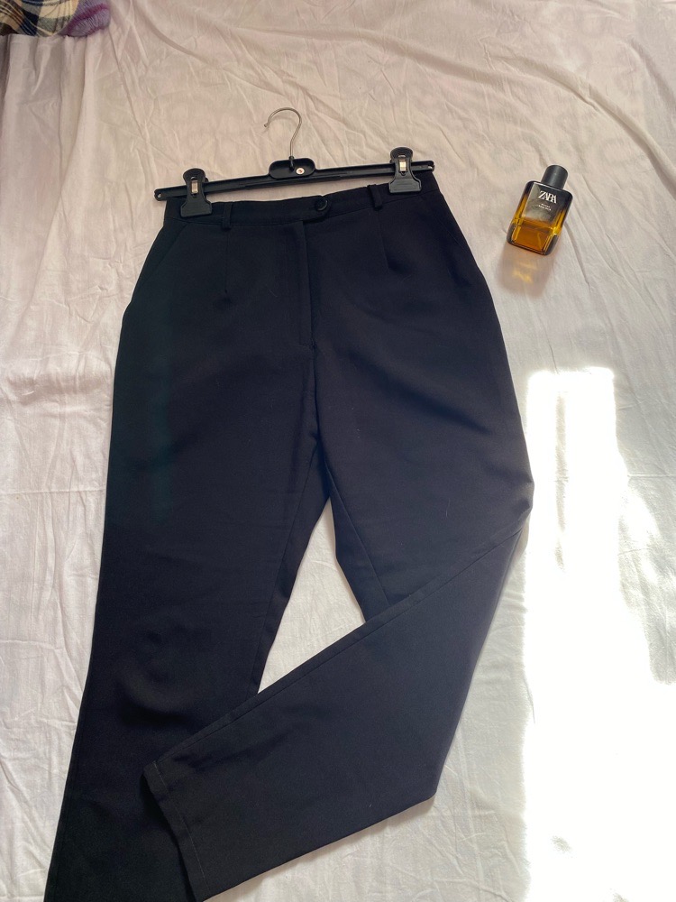 pantalon noir posè