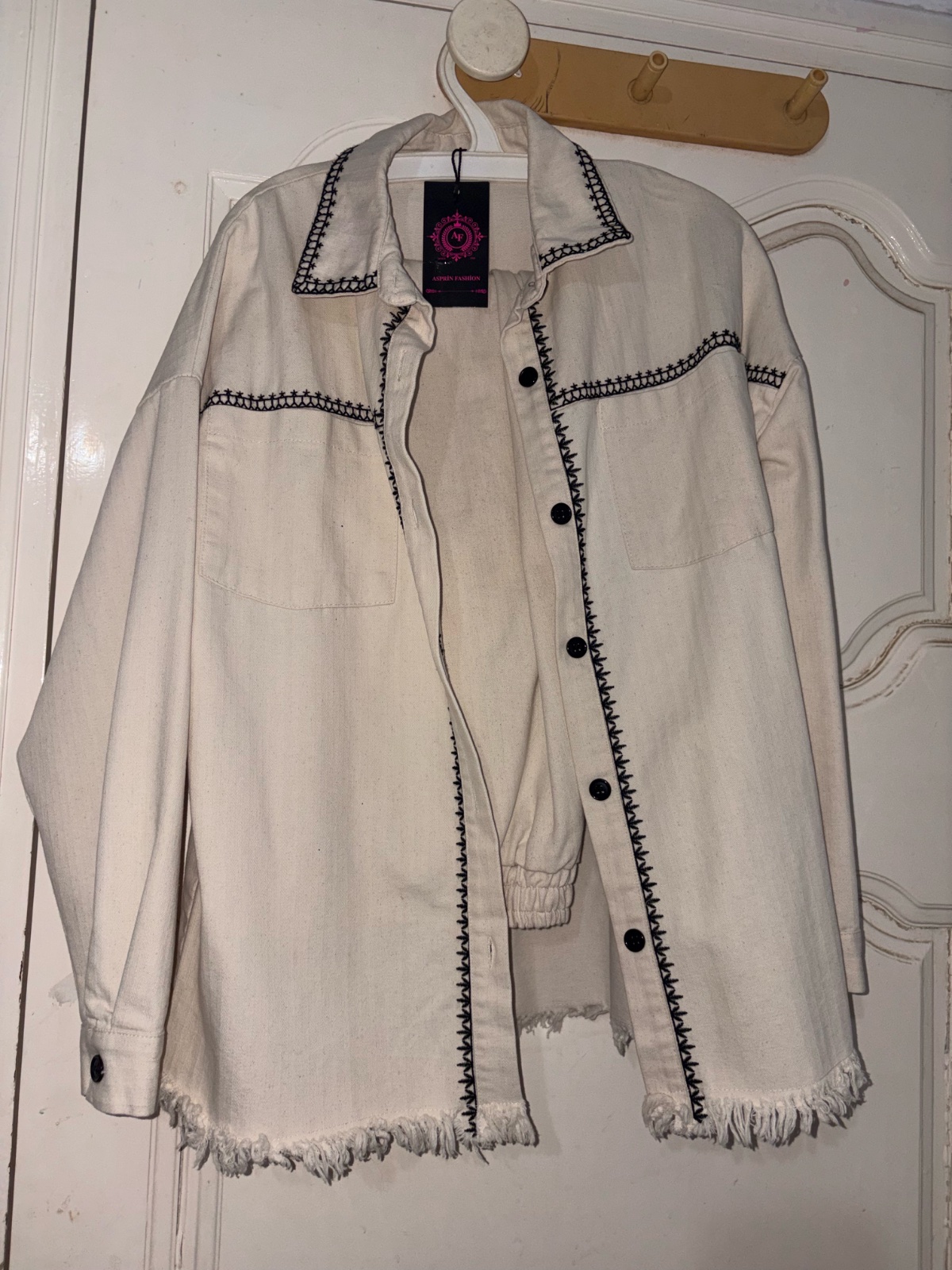 Set en beige jamais porté avec son ticket 