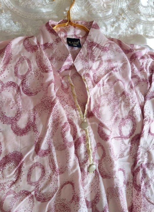 Robe rose  de Kahf Dubai 