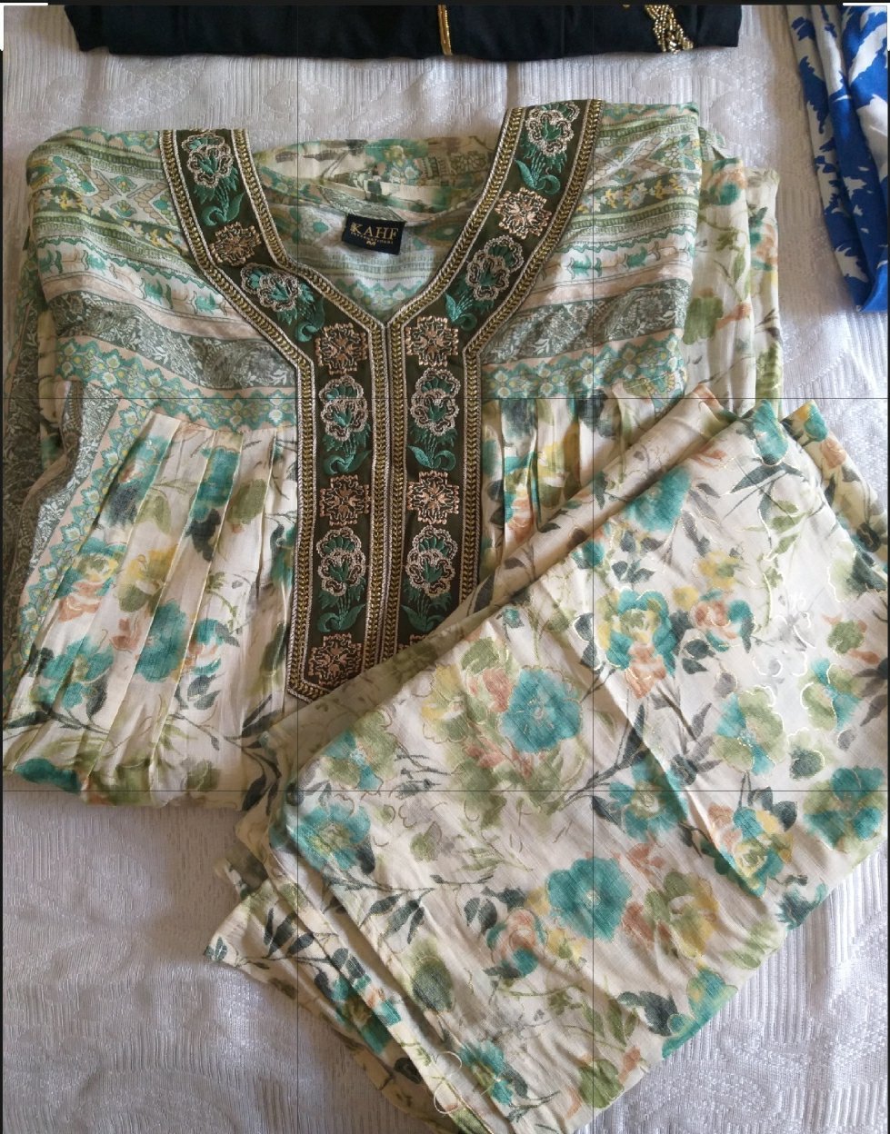 Mkhawer Robe Dubai avec son foulard 💚