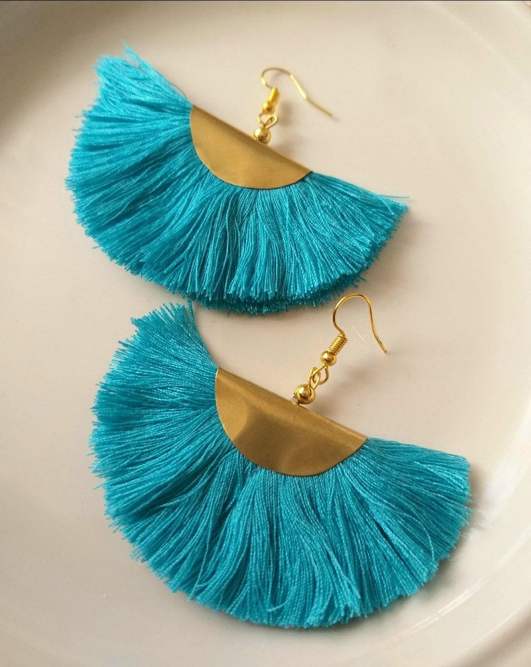 Des Grands Boucles d'oreilles en éventail