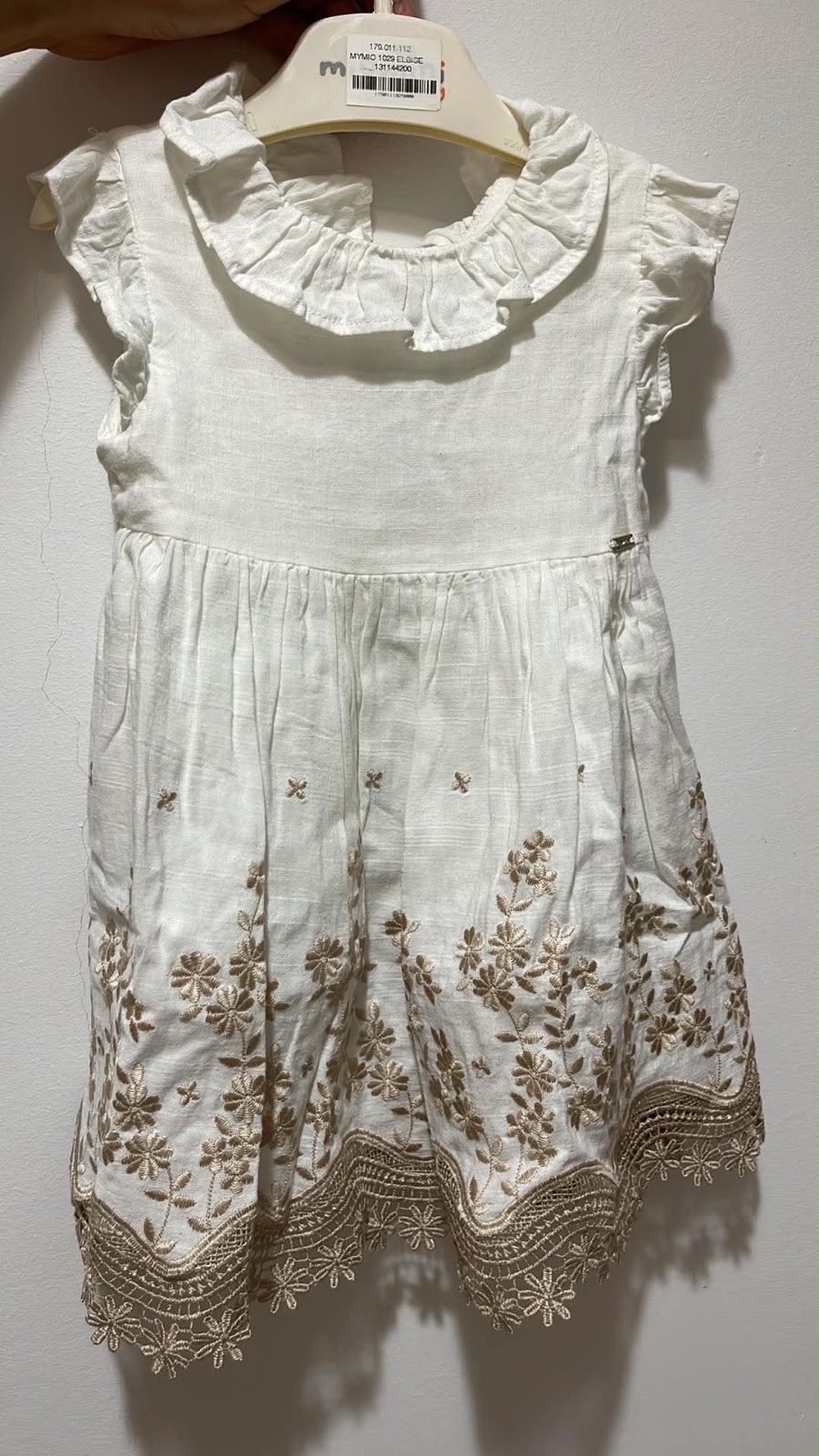 Robe bébé fille en broderie