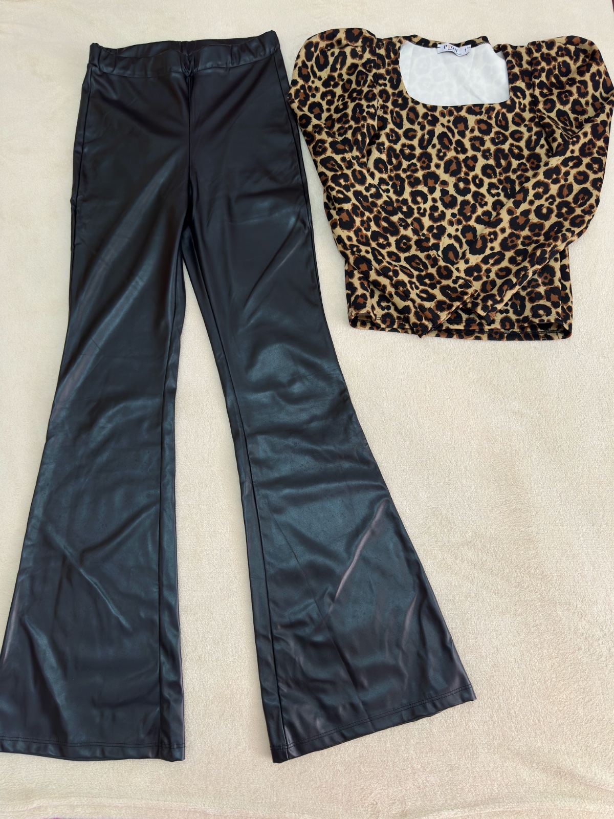 Pantalon semili cuir et pull taille 38
