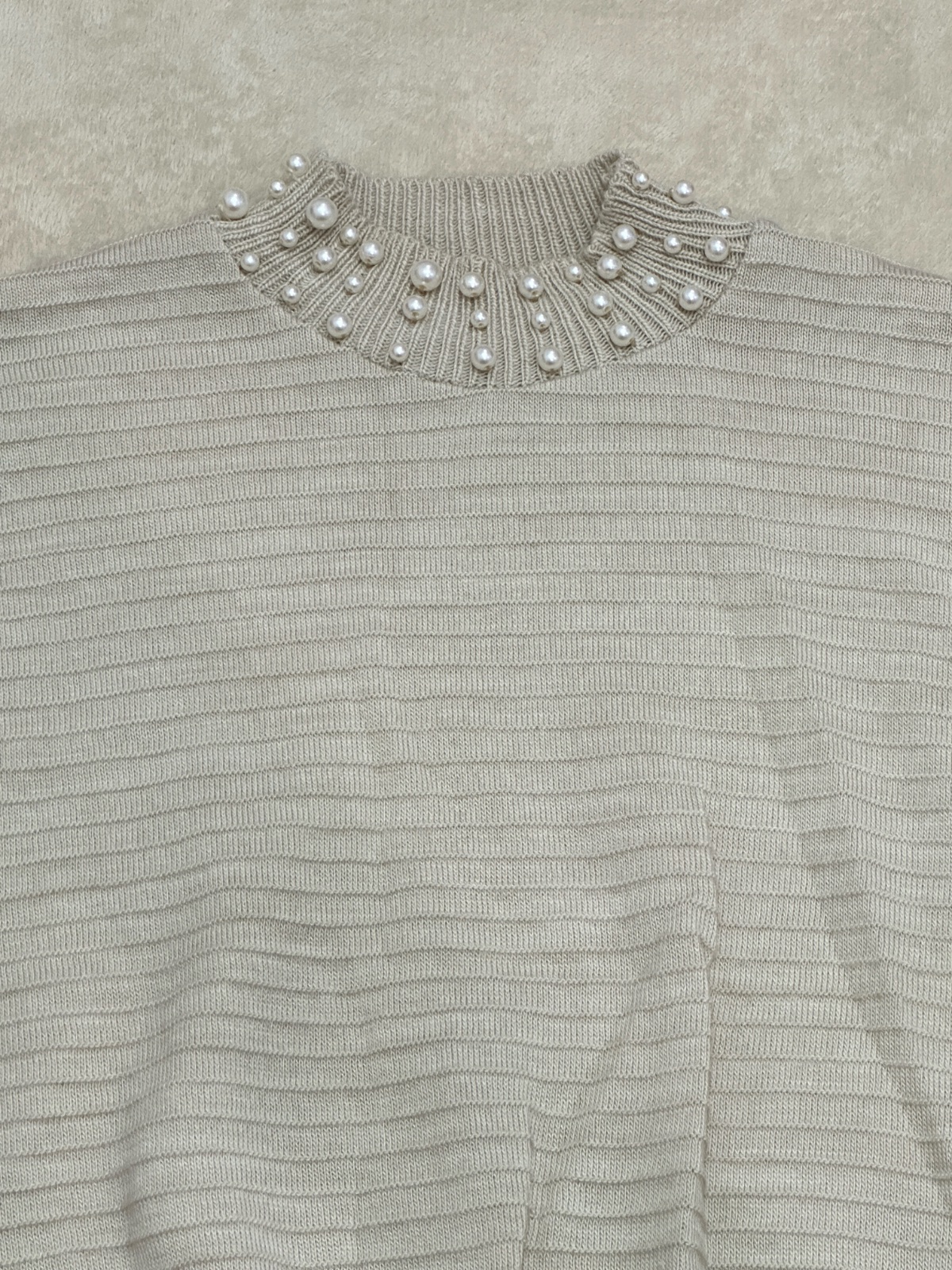 Pull beige en perles