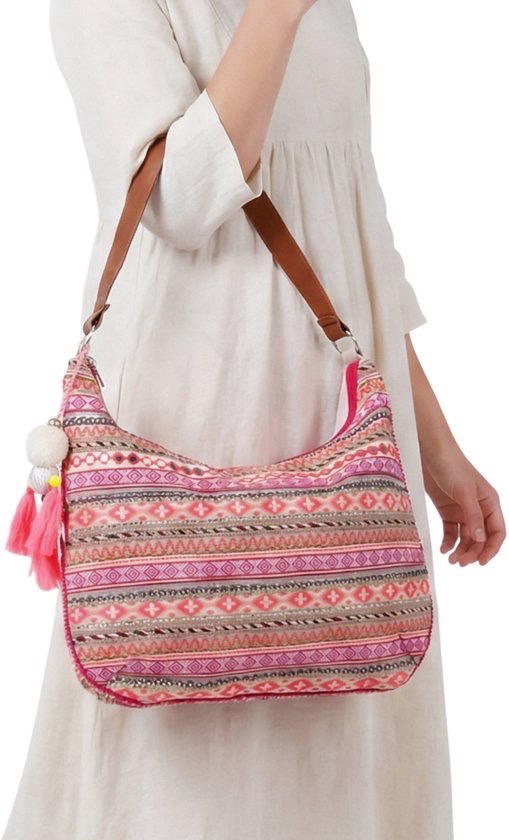 Sac a bondouliere colore yhez hamem 3roussa