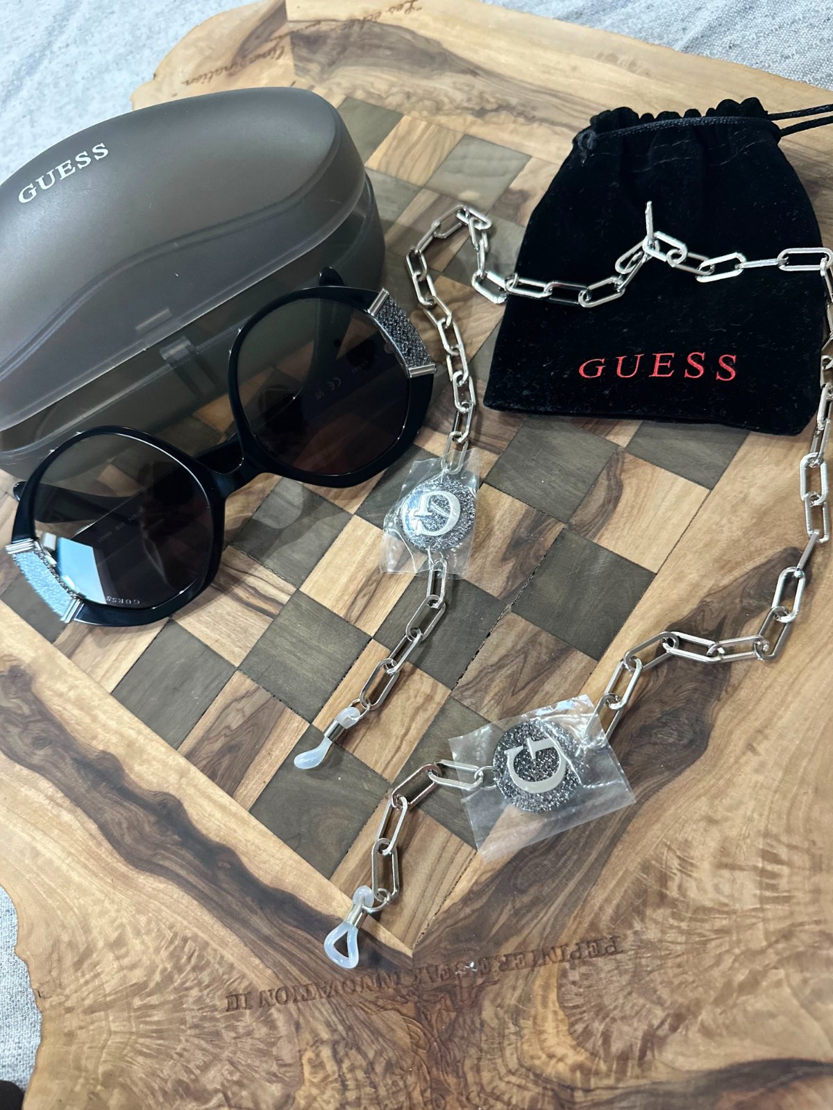 Lunettes de soleil Guess authentique 😍 