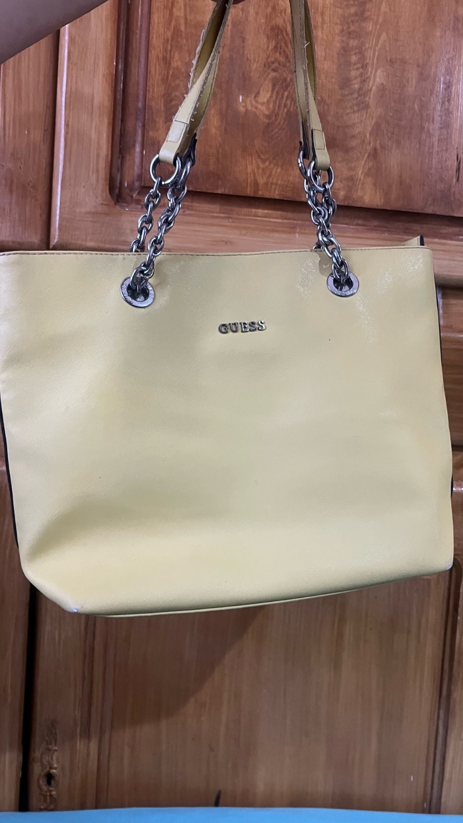 Sac a main de la marque guess ORIGINAL, le prix est  négociable