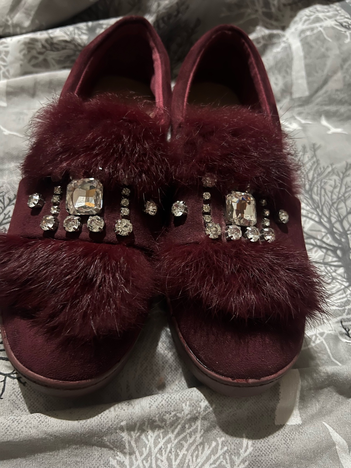 Burgundyyy shoess en tres bon etat porté deux fois seulement ♥️♥️♥️♥️♥️