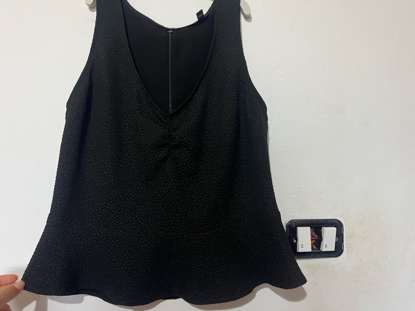 Un top noir mehouch malbous jemla de la marque express 