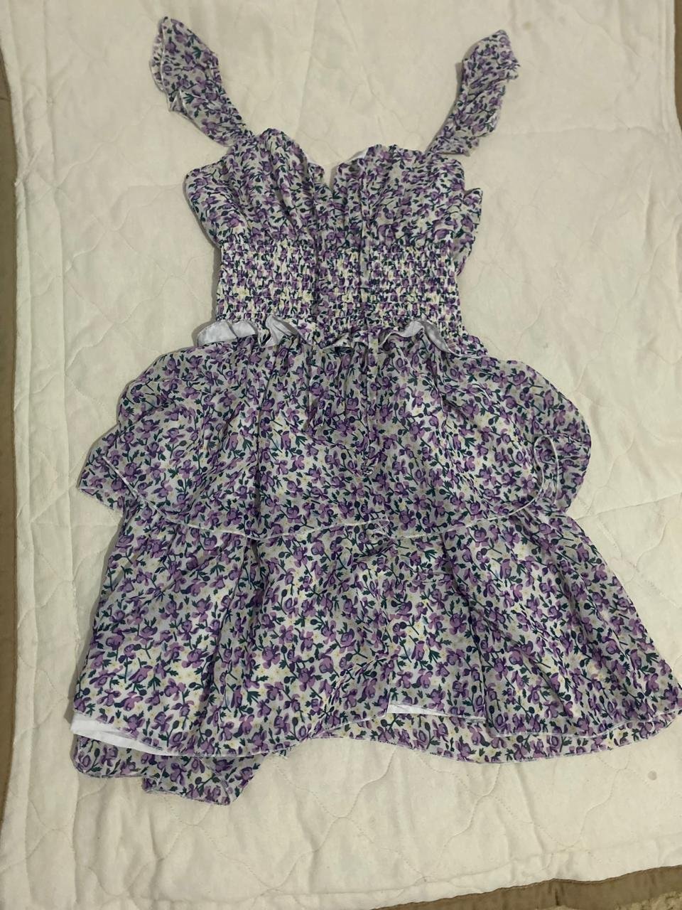 Robe avec des fleurs violet