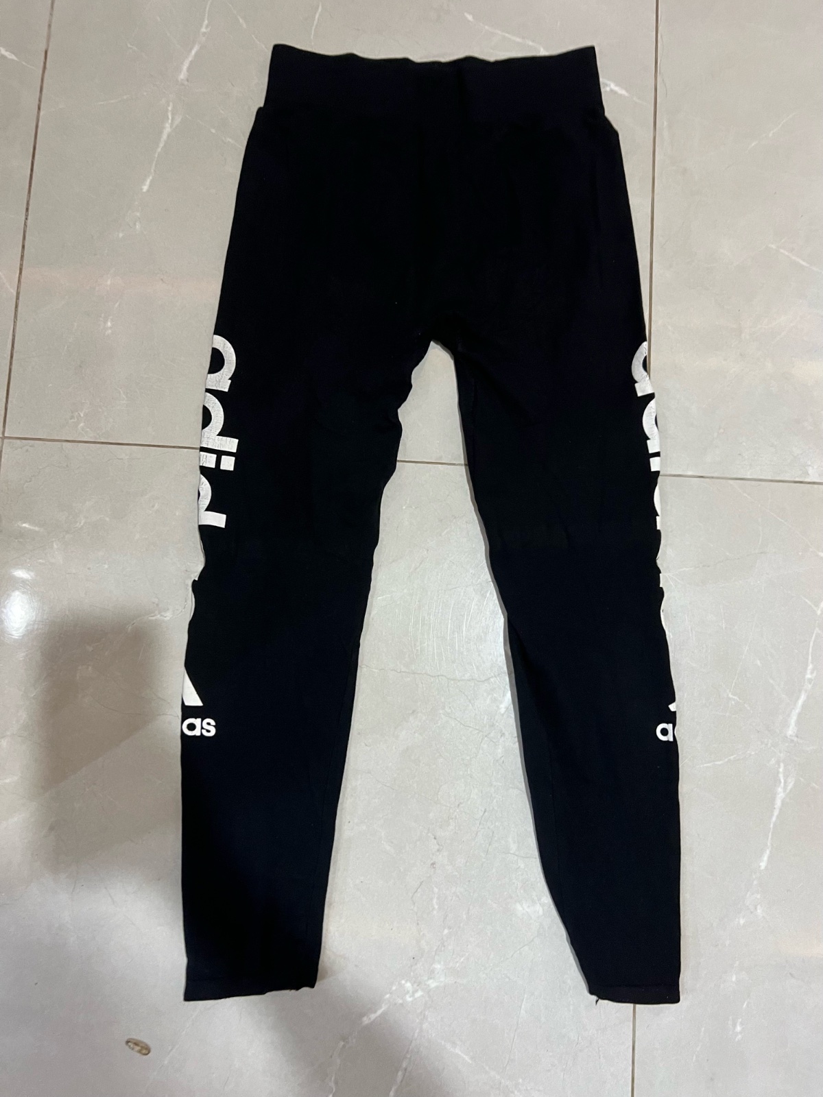 Legging noir adidas😍😍😍😍
