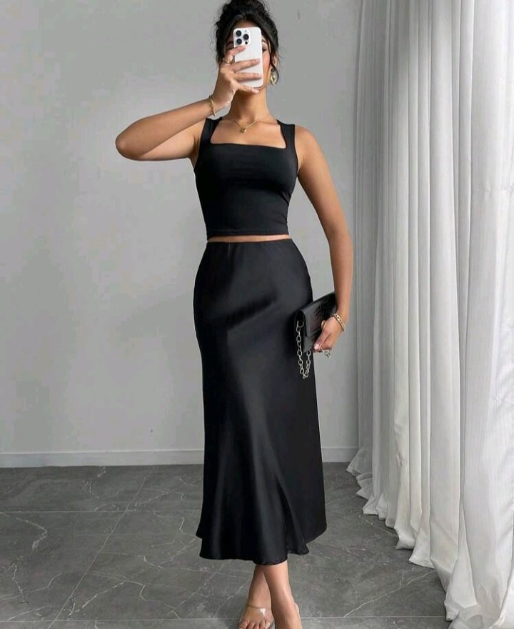 Jupe satin noir tout neuf