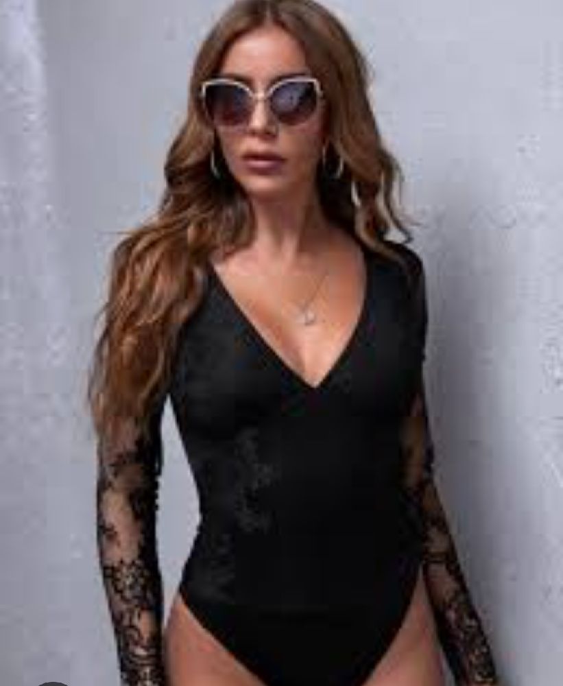 Bodysuit noir à manches longues en dentelle taille 40/42
