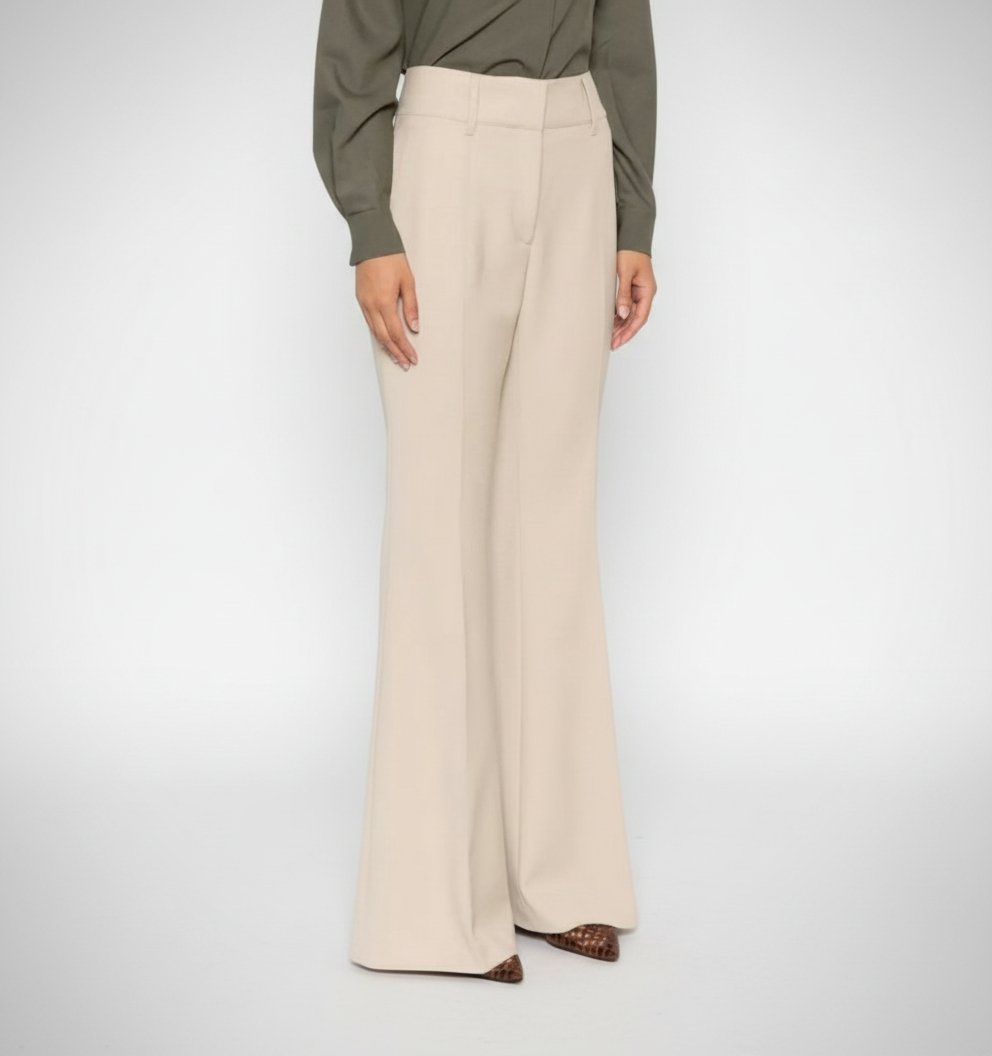 Très beau pantalon large taille haute avec une ceinture de taille réglable avec des boutons une pièce pas comme les autres taille 40 de la marque Suzy Shier profitez 