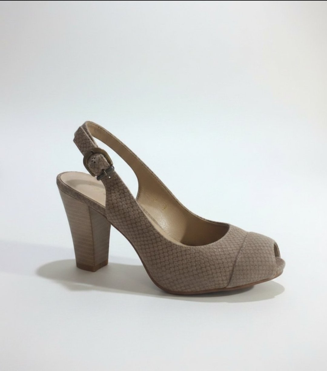 Des sandales en véritable cuir effet croco talons moyens de la marque Elena Shoes