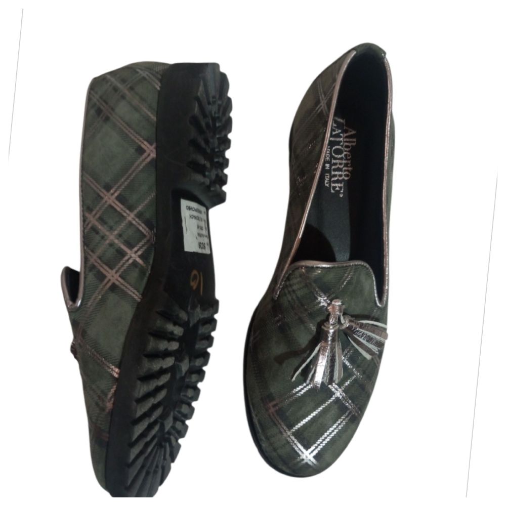 Des derbies en véritable cuir  très confortables état neuf  de la marque Alberto La Torre